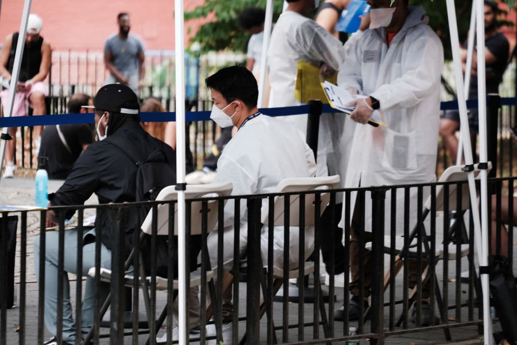 <b><a href="https://www.univision.com/noticias/salud/oms-viruela-del-mono-emergencia-global">Viruela del mono: "emergencia global de salud" </a></b>
<br>
<br>A pesar de que no existía un consenso dentro de la Organización Mundial de la Salud, su director Tedros Adhanom Ghebreyesus, tomó la decisión el 23 de julio de declarar “una emergencia global de salud” por el aumento de casos de la viruela del mono, luego de la rápida propagación “a través de nuevos modos de transmisión sobre los que sabemos muy poco y que cumple con los criterios de las normas sanitarias internacionales".
<br>