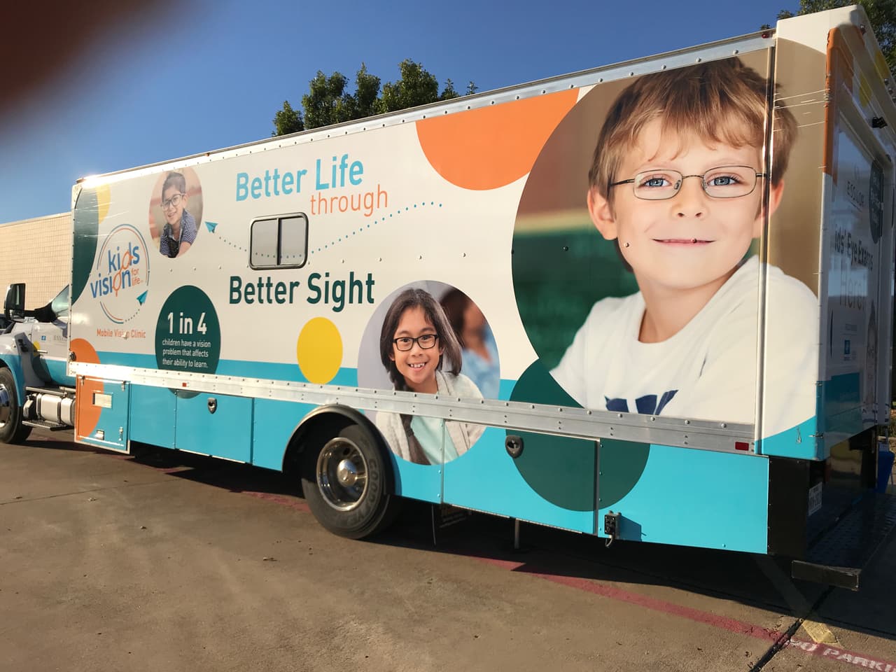 Con el regreso a clases y frente a los nuevos retos que enfrentan alumnos como parte de la pandemia del coronavirus, el
<a href="https://www.univision.com/local/dallas-kuvn/distrito-escolar-de-garland-ofrece-clases-para-padres-de-familia-que-desean-mejorar-sus-habilidades-con-el-ingles">Distrito Escolar de Garland</a> les ofrece a estudiantes que califiquen, exámenes de la vista y lentes, sin costo.
<br>