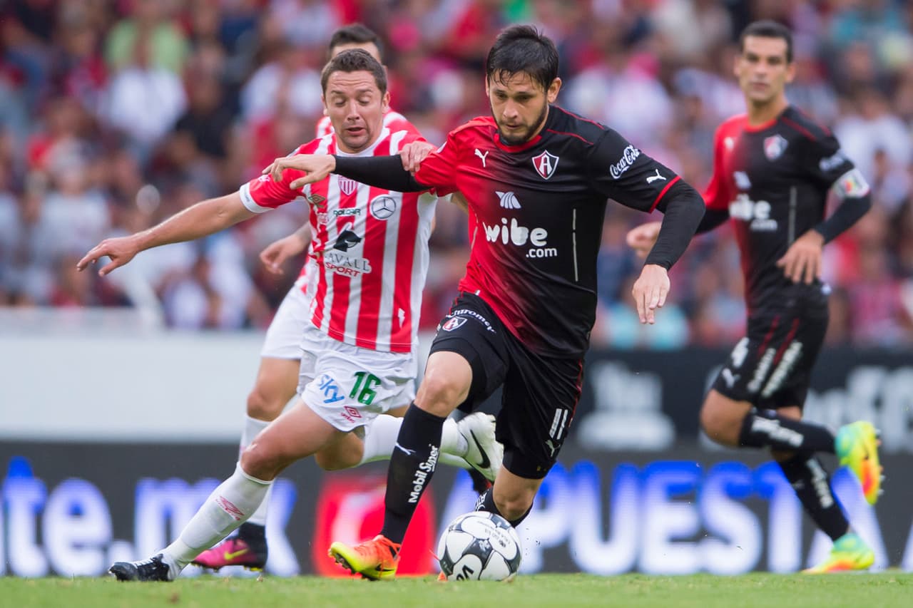 Luis Caballero, padre del delantero guaraní Luis Nery Caballero, murió en el 2005 cuando unos ladrones irrumpieron en su comercio vinculado a apuestas deportivas y juegos de lotería en Asunción, Paraguay.