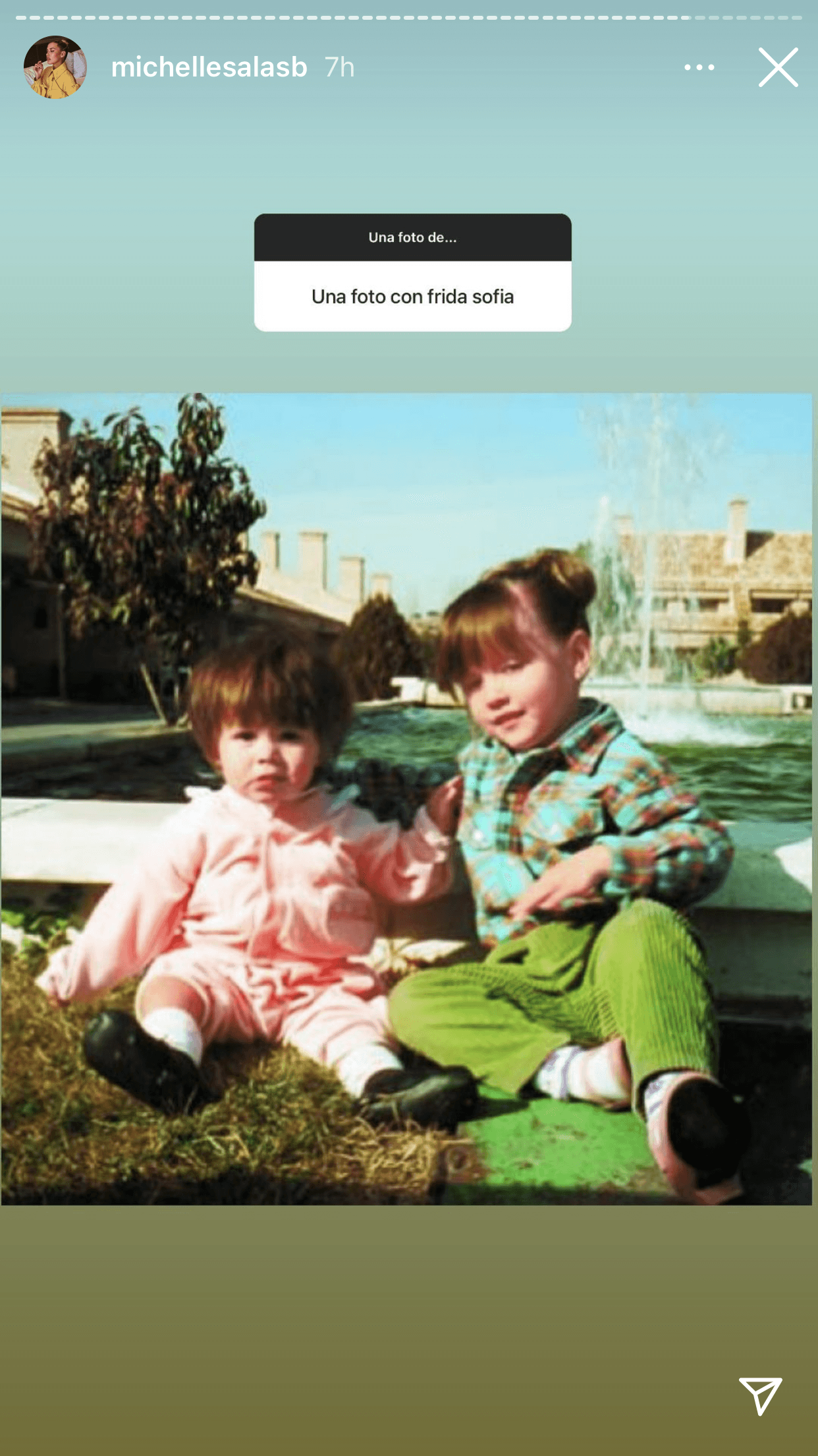 Tras estallar el nuevo escándalo que involucra a Enrique Guzmán, Michelle Salas no se ha pronunciado al respecto, pero sí publicó una foto en la que aparece con Frida Sofía, quien es dos años menor, cuando eran niñas.