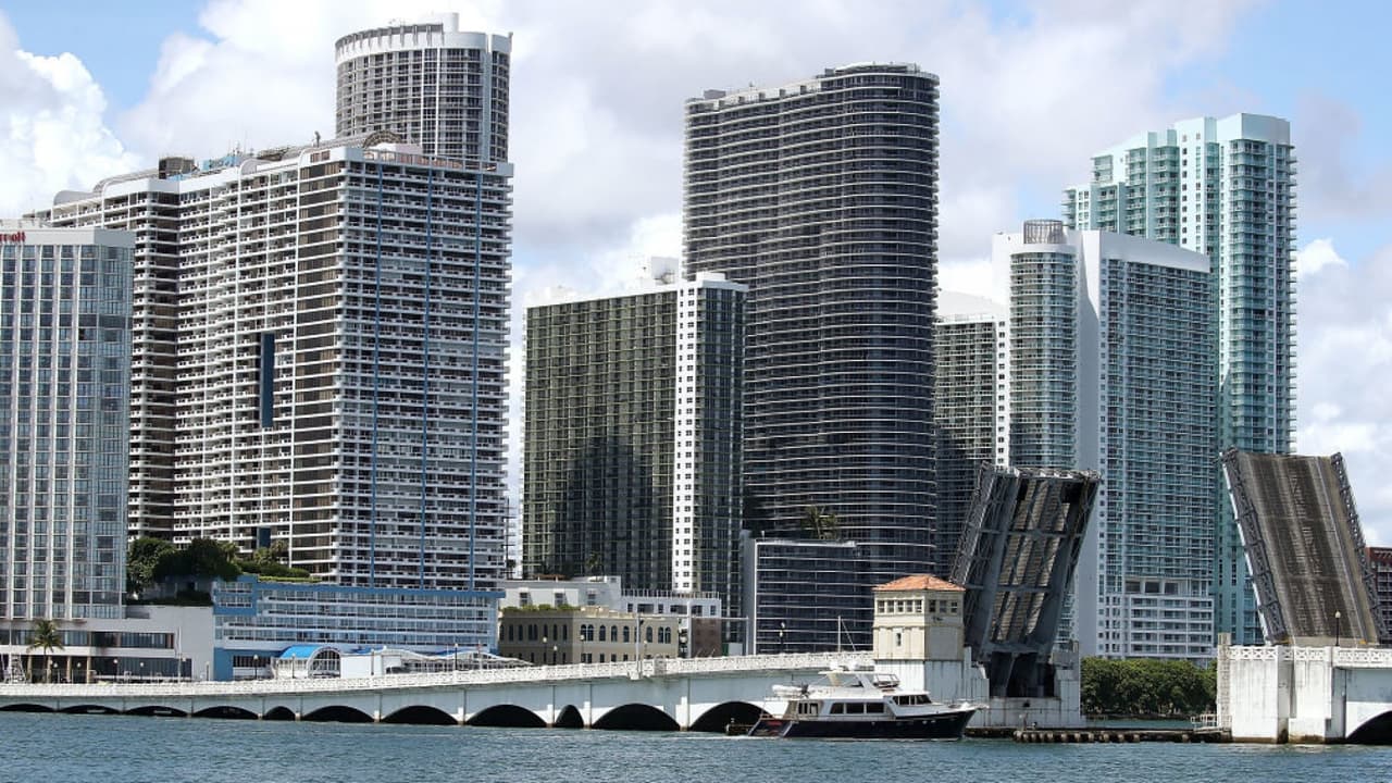 Autoridades del sur de Florida anuncian medidas a raíz de las matanzas de Texas y Ohio