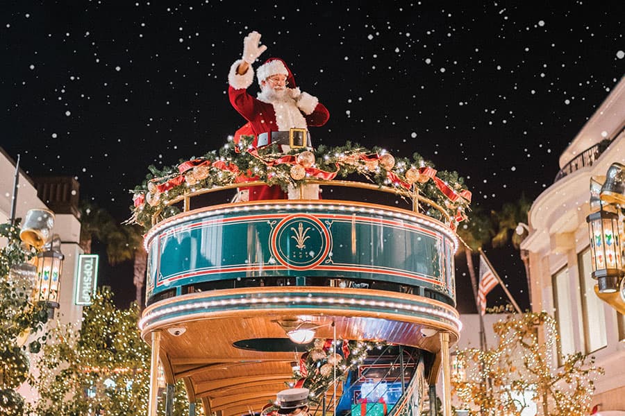 <b><a href="https://thegrovela.com/events/santa-snowfall/" target="_blank">The Grove LA </a></b>
<br>Desde el 26 de noviembre y hasta el 24 de diciembre el paseo abierto del popular centro comercial The Grove ofrece una fantasía navideña en el medio de la ciudad.
<br>