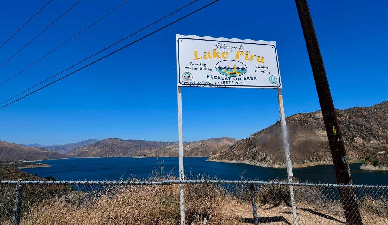 Las cámaras de seguridad del Lago Piru, una reserva de 500 hectáreas, grabaron el momento en el que madre e hijo salieron en la embarcación, algo que habían hecho con anterioridad. "Ella tenía experiencia navegando en este lago", afirmó el sargento.