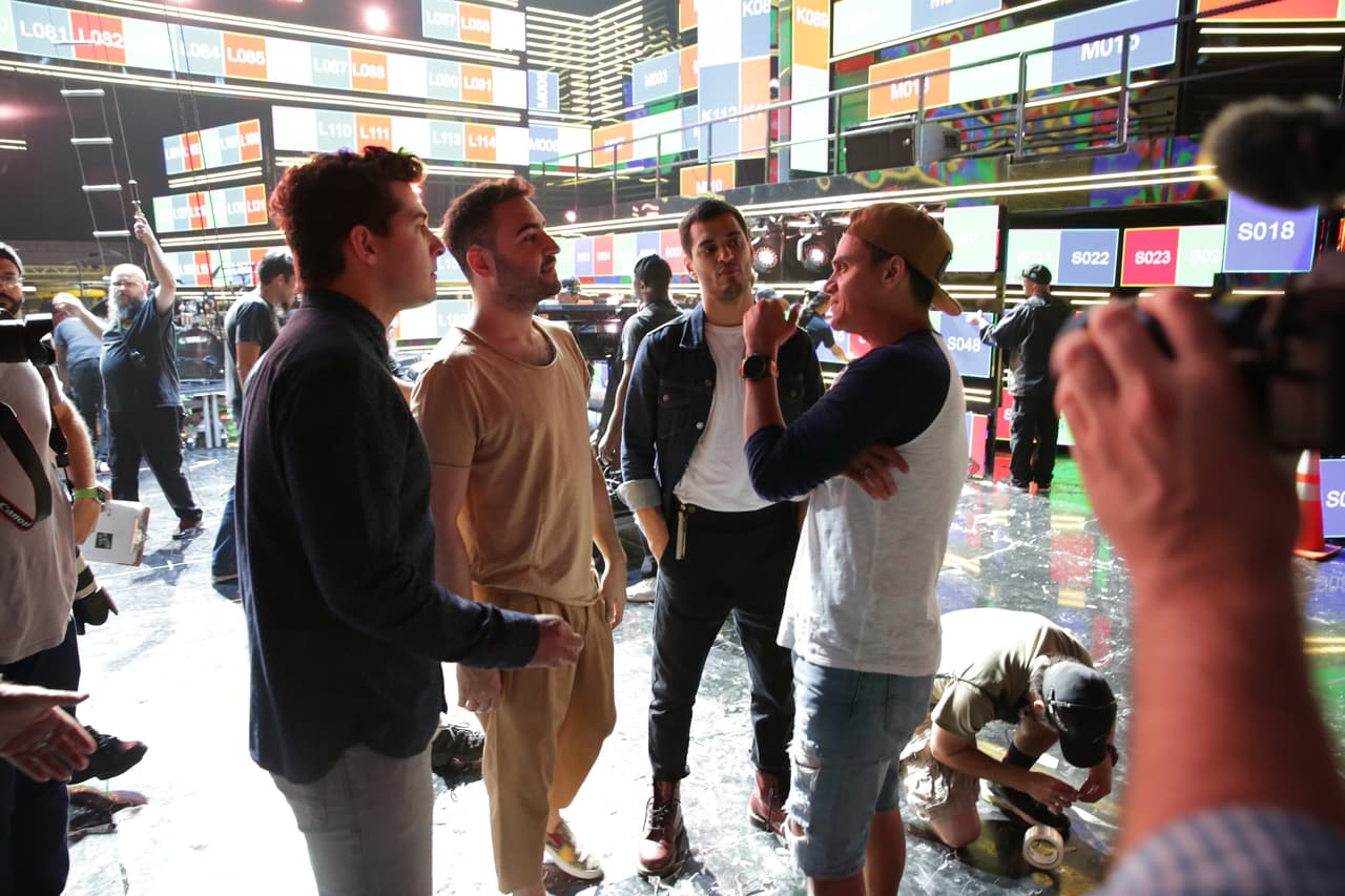 Al final de la entrevista, los mexicanos se encontraron con Silvestre Dangond, con quien platicaron largo rato.