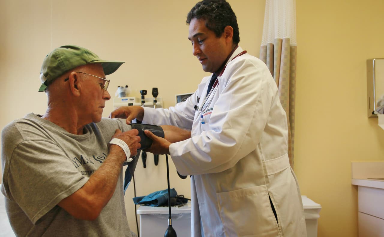 Tres razones que explican por qué EEUU no tiene cobertura universal de salud