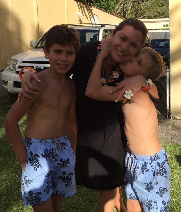 Pero si de amor se trata, está Lety Calderón con sus hijos, Carlos y Luciano.