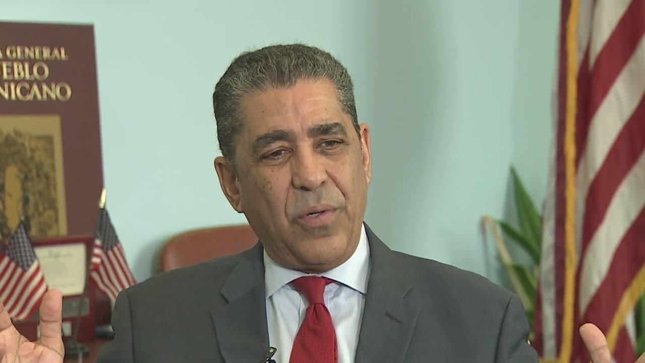 La molestia del congresista Adriano Espaillat en torno a la criminalización de inmigrantes
