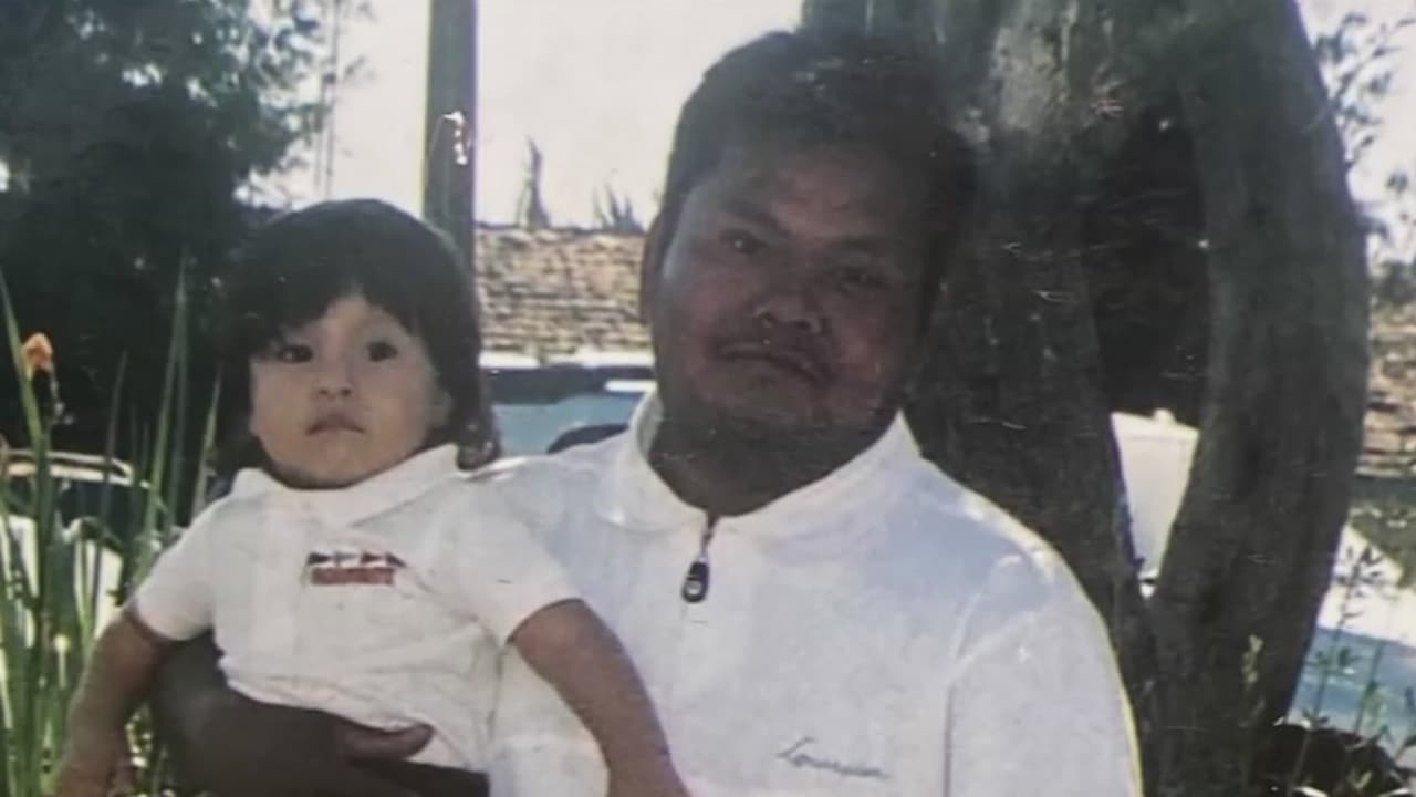 <b>Asesinan de un disparo en la cabeza a un mexicano cuando trabajaba como vendedor ambulante</b>
<br>
<br>Lorenzo Pérez, de 45 años, fue víctima de la violencia el domingo pasado mientras se ganaba la vida como vendedor ambulante en las calles de Fresno, California. Su hijo, entre lágrimas, manifestó su dolor por la gran pérdida.