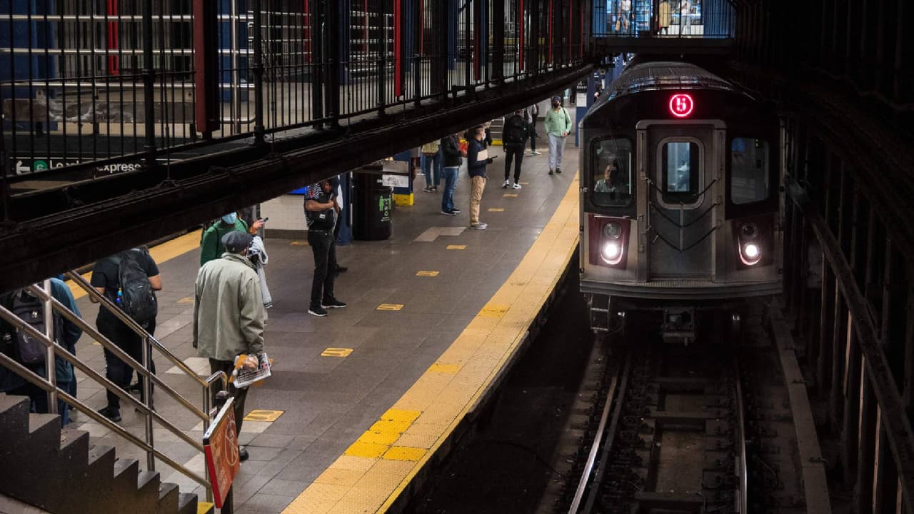 Susto en el subway: un niño de 12 años tropieza y cae a los rieles