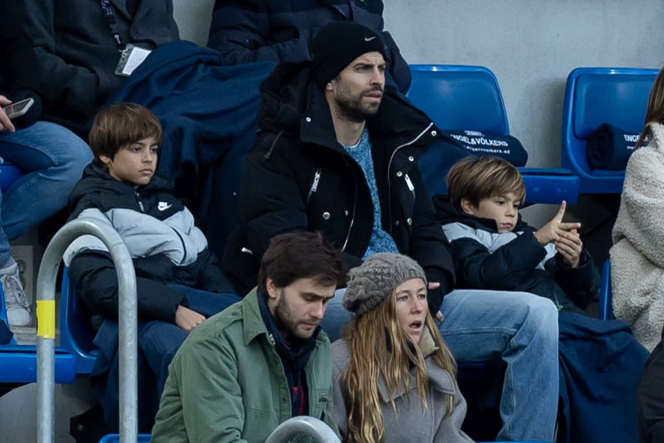 Mientras el exdeportista y su primogénito parecían divertirse, el menor de sus retoños no parecía demasiado contento. 
<br>