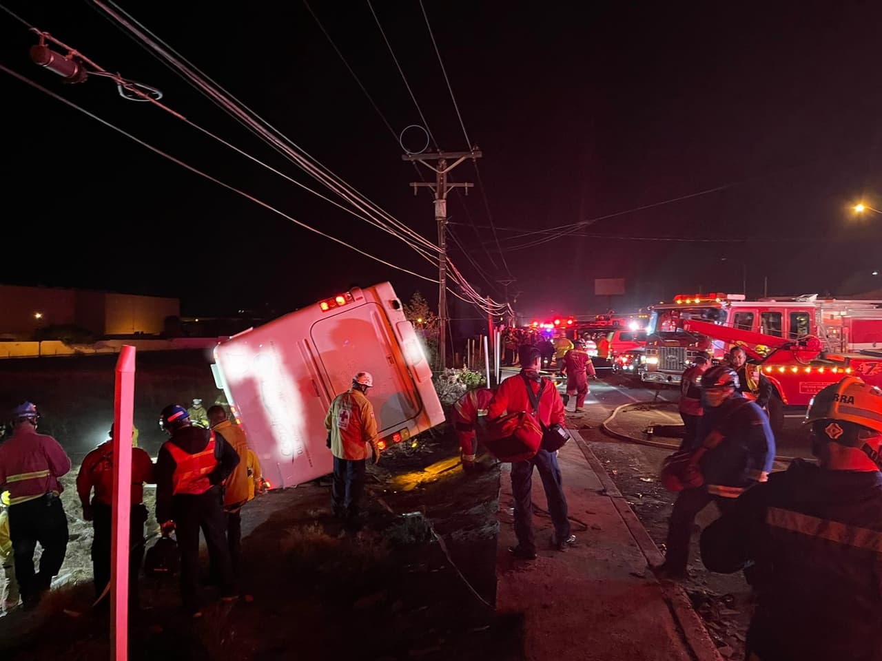 Iman del accidente y labores de rescate.