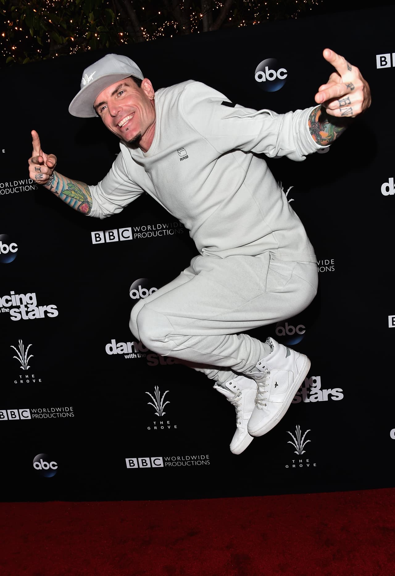 Robert Matthew Van Winkle, mejor conocido como Vanilla Ice, es un rapero que alcanzó fama internacional con su sencillo "Ice ice Baby" en la década de los 90's.