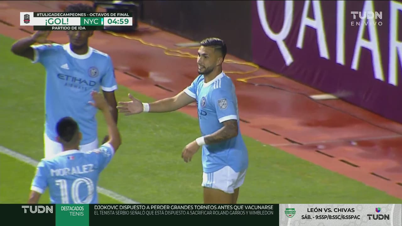 ¿El penalti más ridículo? Barquero mete mano y Castellanos pone el 0-1