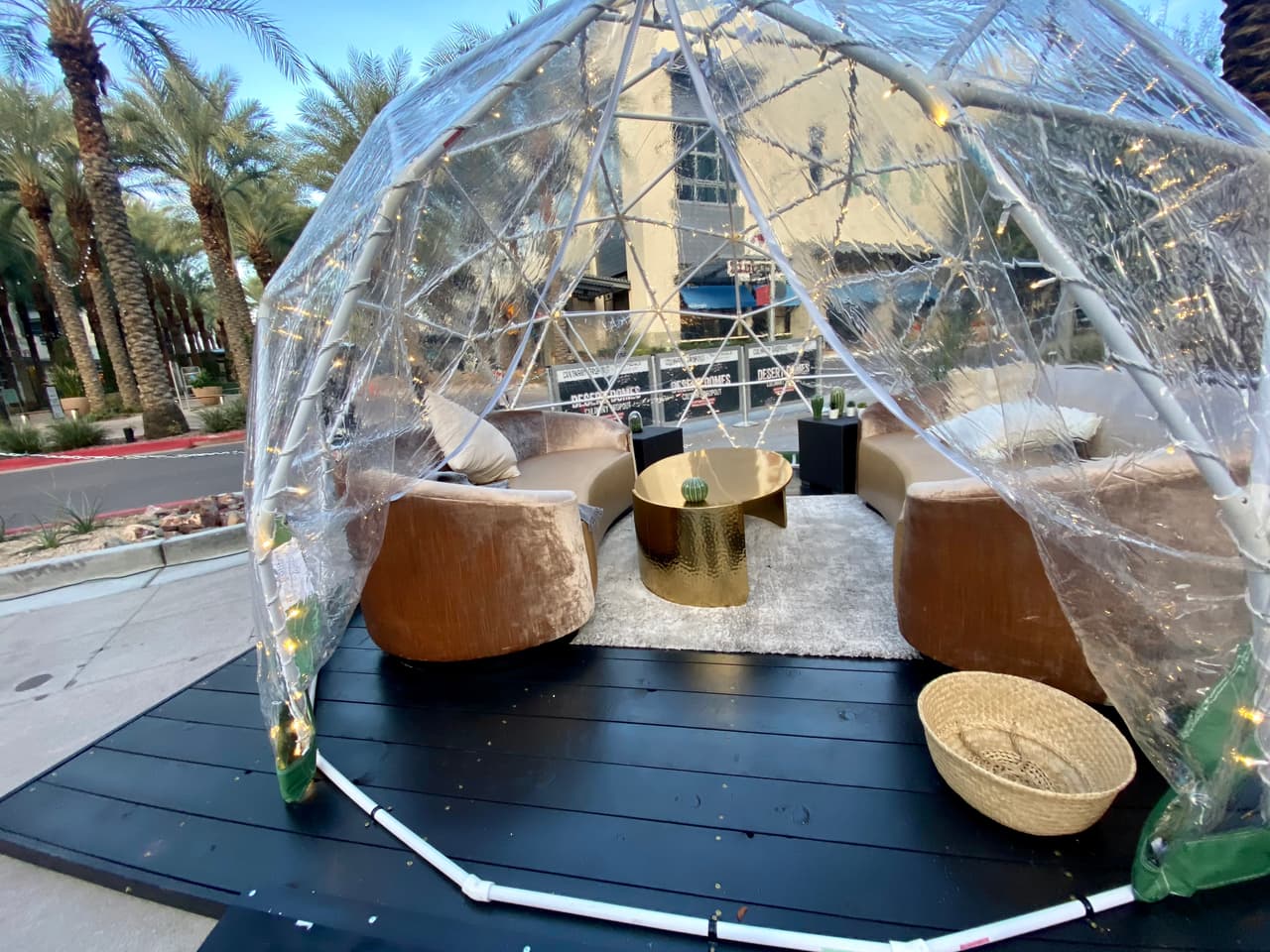 "Esta es una forma verdaderamente única y memorable de disfrutar de una deliciosa comida en la privacidad de su propia 
<i>burbuja”</i>, dijo Richard Hunt, gerente general de Scottsdale Quarter. 
<br>