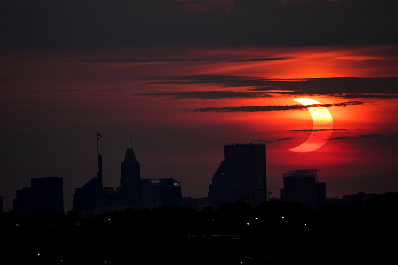 6.- 
<b>Baltimore</b>: Con una puntuación total de 38.39, Baltimore se mantiene dentro del grupo de ciudades con los niveles de seguridad más bajos del estudio. Su principal debilidad se concentra en la seguridad del hogar y la comunidad, categoría en la que ocupa el puesto 179 del ranking. En contraste, presenta una posición relativamente más favorable en riesgo de desastres naturales, donde se ubica en el lugar 61, aunque sus resultados en seguridad financiera (170) siguen reflejando importantes desafíos. En conjunto, sus indicadores muestran una mayor vulnerabilidad en aspectos relacionados con la seguridad cotidiana y el entorno comunitario.