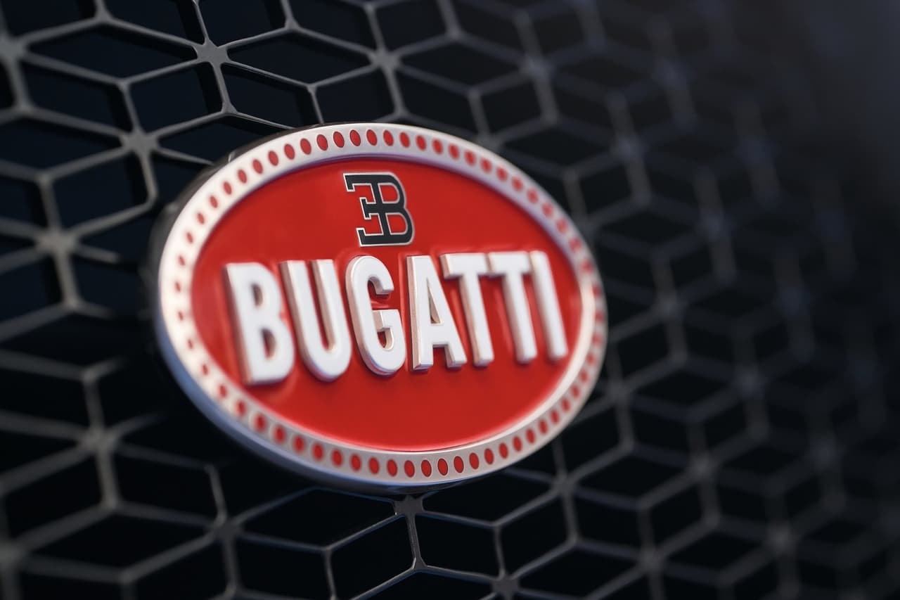 Hoy en día, Bugatti es un símbolo de superdeportivos muy rápidos, lujosos y exóticos. Su fundador Ettore Bugatti en una ocasión llegó a decir ambiciosamente que “nada es demasiado hermoso, nada es demasiado caro”.