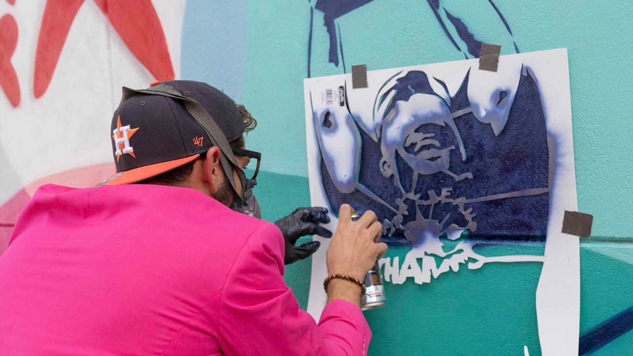 Puedes encontrar esta pintura en Baybrook Mall, al sureste de Houston.