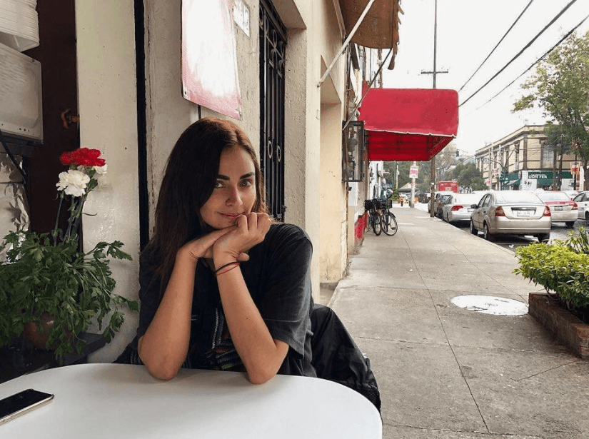 Por su parte, Claudia dijo hace poco que ha dejado ir los sentimientos negativos que tenía y ahora está tranquila. "Nunca he sido rencorosa y también creo que 
<b>venimos a esta vida a aprender a perdonar</b>, porque al final de cuentas si tenemos algún recor aquí adentro lo único que estamos haciendo es hacernos daño a nosotros mismos", manifestó.