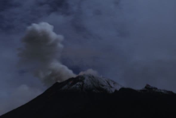 Afortunadamente, pese al incremento de la actividad del coloso, no existe amenaza a la seguridad de las poblaciones ni la infraestructura petrolífera cercana, informó el martes el Instituto Geofísico.