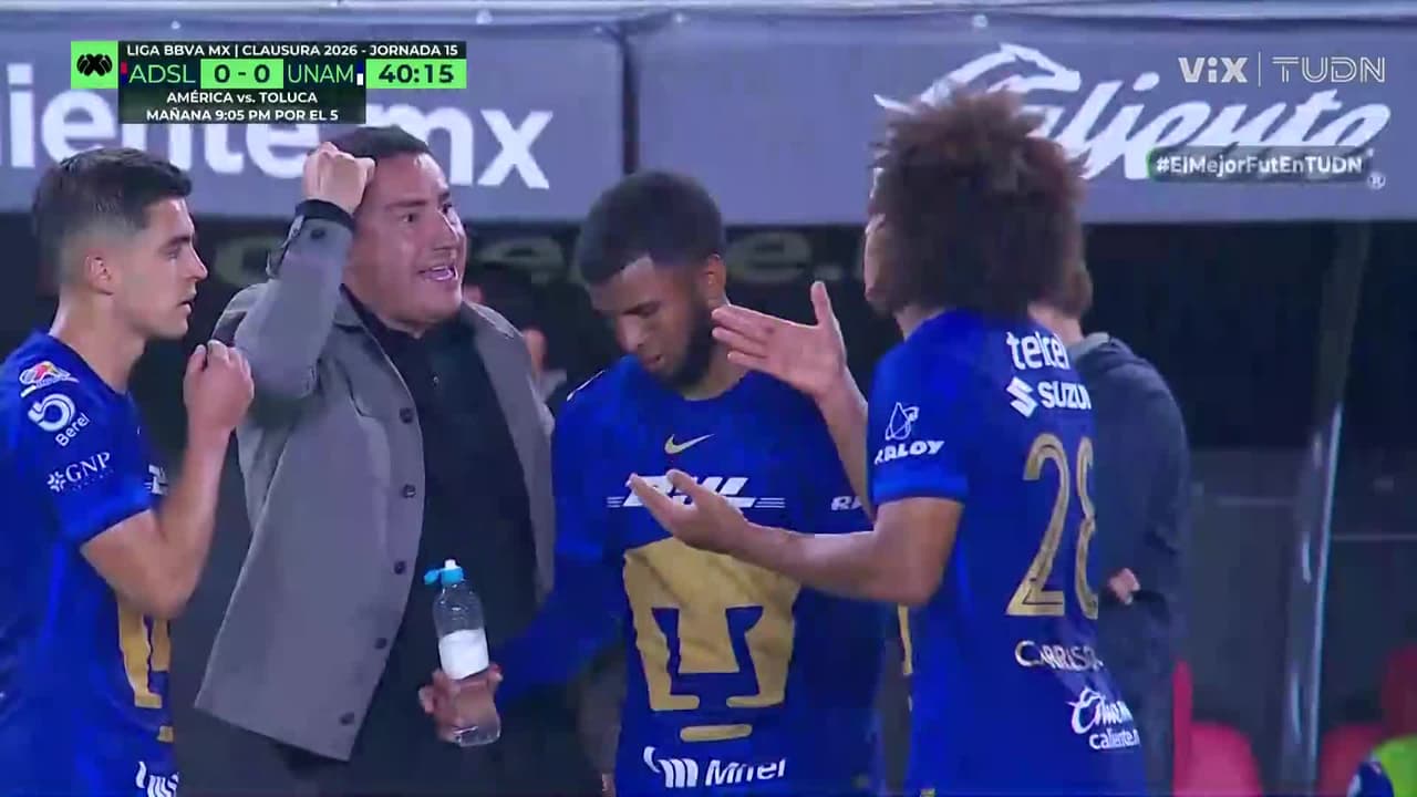 ¡Gol de Pumas! ¡Gol de Juninho con emotivo festejo en la banca!