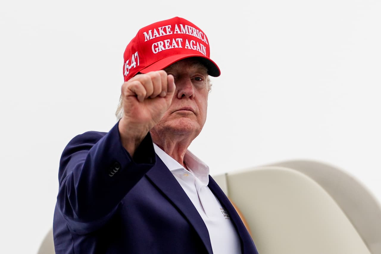 Desaprobación de Donald Trump alcanza el 64%, su nivel más alto en sus dos periodos como presidente 