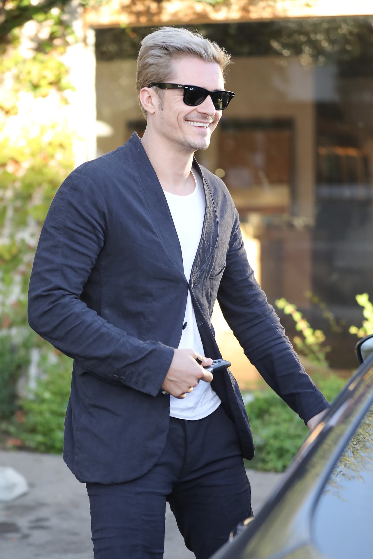 Reaccionó con una sonrisa.