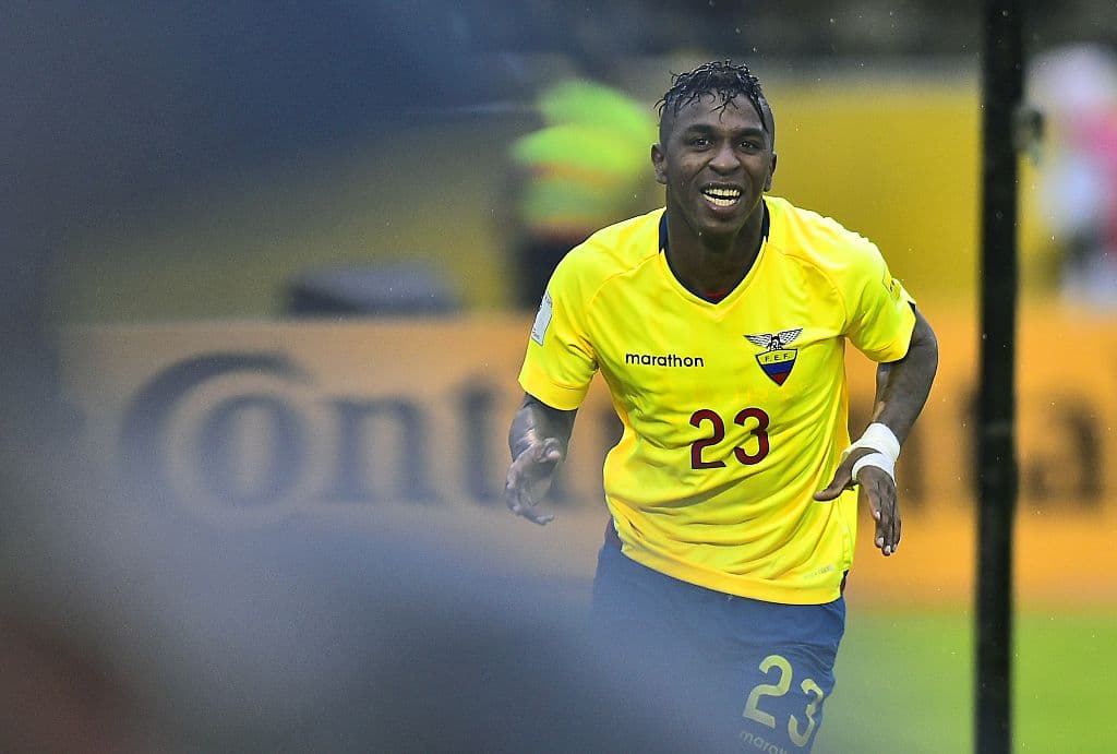 Miler Alejandro Bolaños Reascos. Posición: Delantero. Edad: 25 años. Club: Gremio (Brasil). Veces en la selección: 13 participaciones. Descripción: Jugador de habilidad e inteligencia. Buen rematador, puede generarse oportunidades de manera individual.