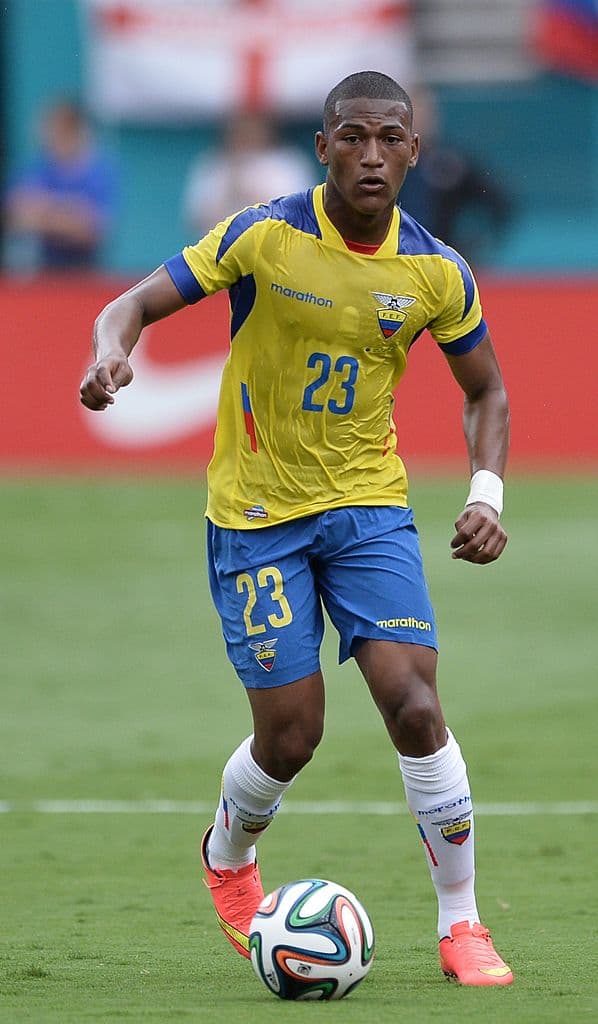 Carlos Armando Gruezo Arboleda. Posición: Defensa. Edad: 21 años. Club: FC Dallas (MLS). Veces seleccionado: 11 participaciones. Descripción: Poderoso, pero habilidoso mediocampista. Puede generarse jugadas él mismo con su agilidad.