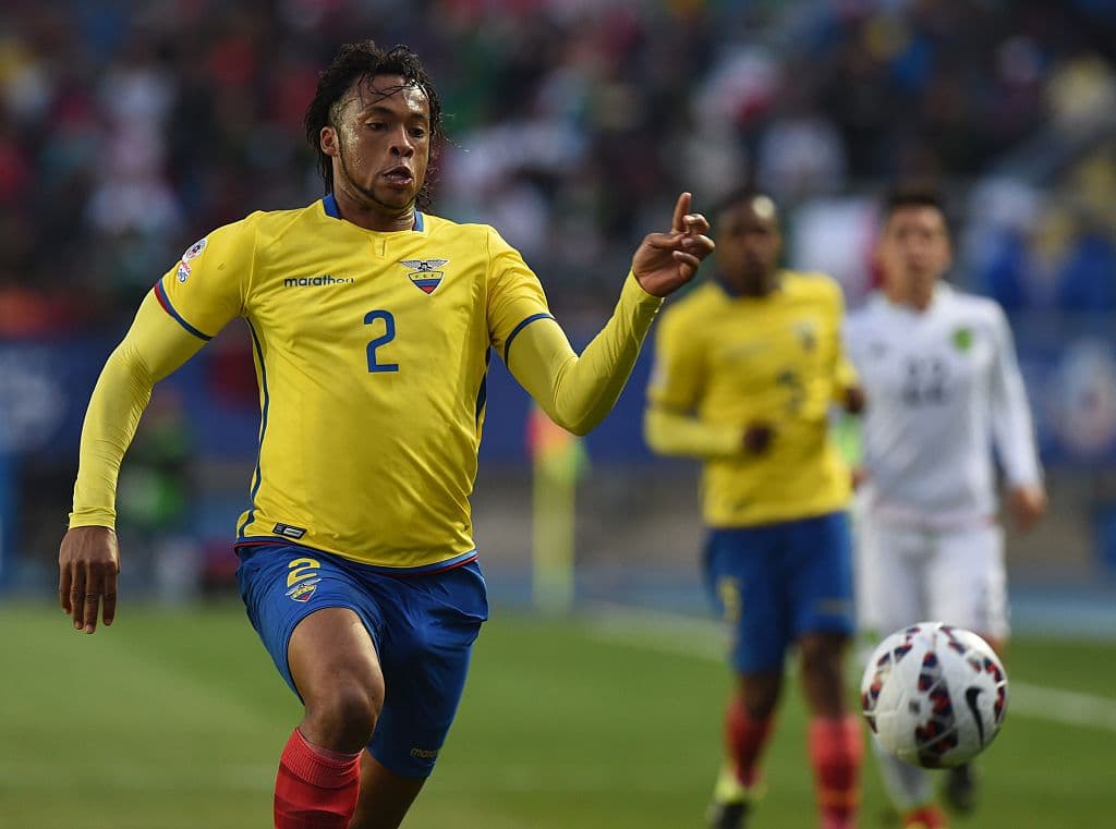 Arturo Rafael Mina Meza. Posición: Defensa. Edad: 25 años. Club: Independiente del Valle. Veces seleccionado: Dos. Descripción: Fuerte y veloz, el defensa del equipo sorpresa en Copa Libertadores tiene además una ubicación impecable y va muy bien por arriba.