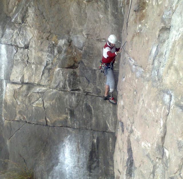 Nelson Cardona se convirtió en el primer humano con una prótesis en escalar desde la base hasta la cima, las 7 cumbres más altas del planeta.