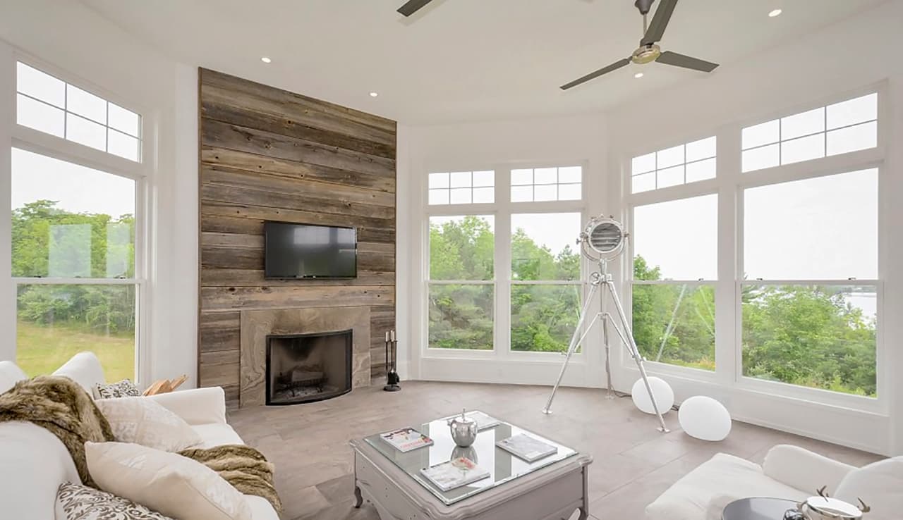 El nuevo hogar del intérprete de 'Sorry' cuenta también con tres chimeneas.