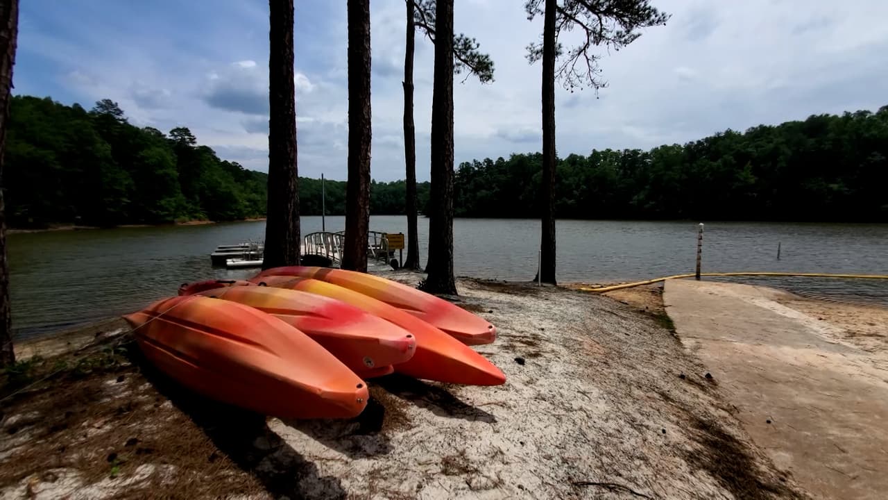 En las instalaciones del parque incluso se rentan kayaks y embarcaciones a pedales, entre otros artículos.