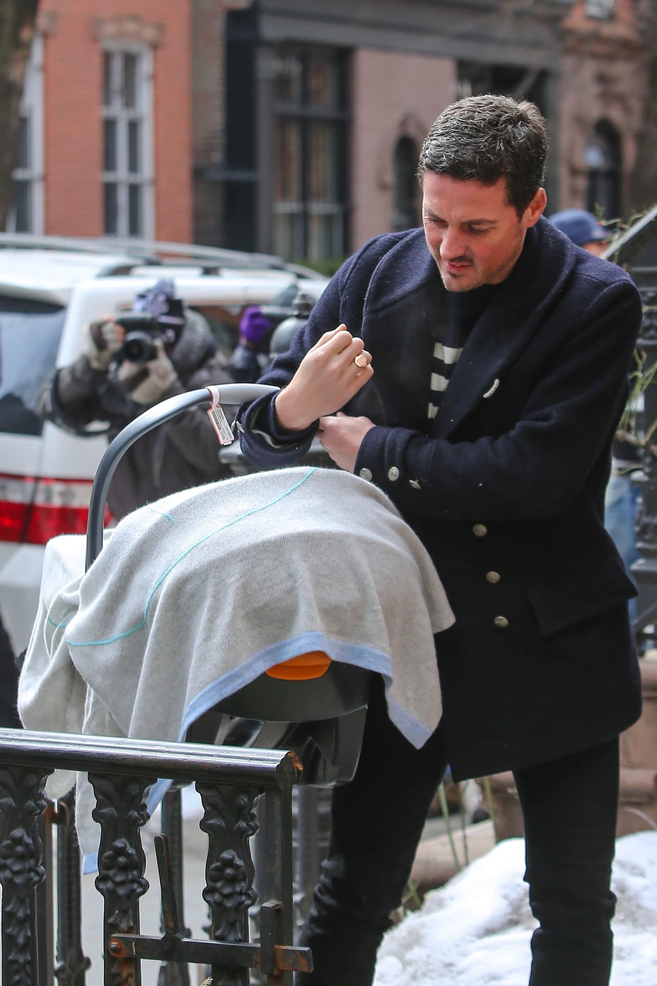 Quien es fruto de una relación que tuvo con el músico británico Royston Langdon.