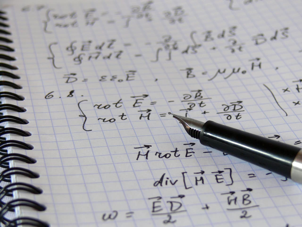Fórmulas matemáticas Fórmulas matemáticas contiene todas las fórmulas de aritmética básica, álgebra, geometría, trigonometría y geometría analítica lógica. ¡Hará toda tu vida más fácil!