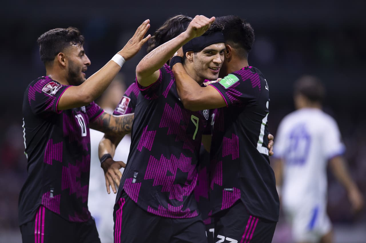 México selló su pase al Mundial con una victoria sobre El Salvador, gracias a los goles de Uriel Antuna y Raúl Jiménez.