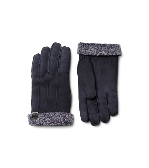 El invierno es sinónimo de manos resecas; ya sea por las bajas temperaturas o lo caliente de tu café de las mañanas, la forma ideal de protegerlas es con un par de guantes. Los Shearling Gloves de Ermenegildo Zegna —en lana y piel de añal— cumplen este propósito a la vez que le añaden estilo a cualquier outfit. ($550USD; zegna.com)