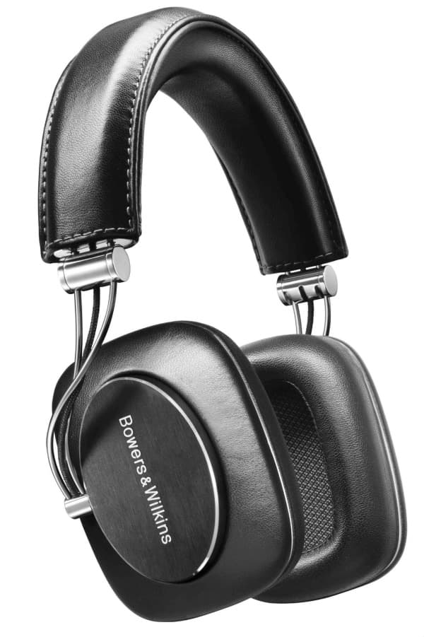 ¡Toda la tecnología de sonido para que se sienta como en un concierto! Los audífonos P7 Recertified —en piel genuina— son una declaración de lujo y sofisticación. Los trayectos a la oficina o los viajes largos en carretera o en avión ya no serán los mismos. Además, vienen con su propio estuche. ($319USD; bowers-wilkins.com)