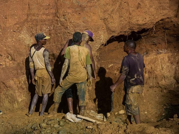 El agua estancada en las lagunas creadas por la actividad minera ha ayudado a propagar una epidemia de malaria en el sur de Venezuela.