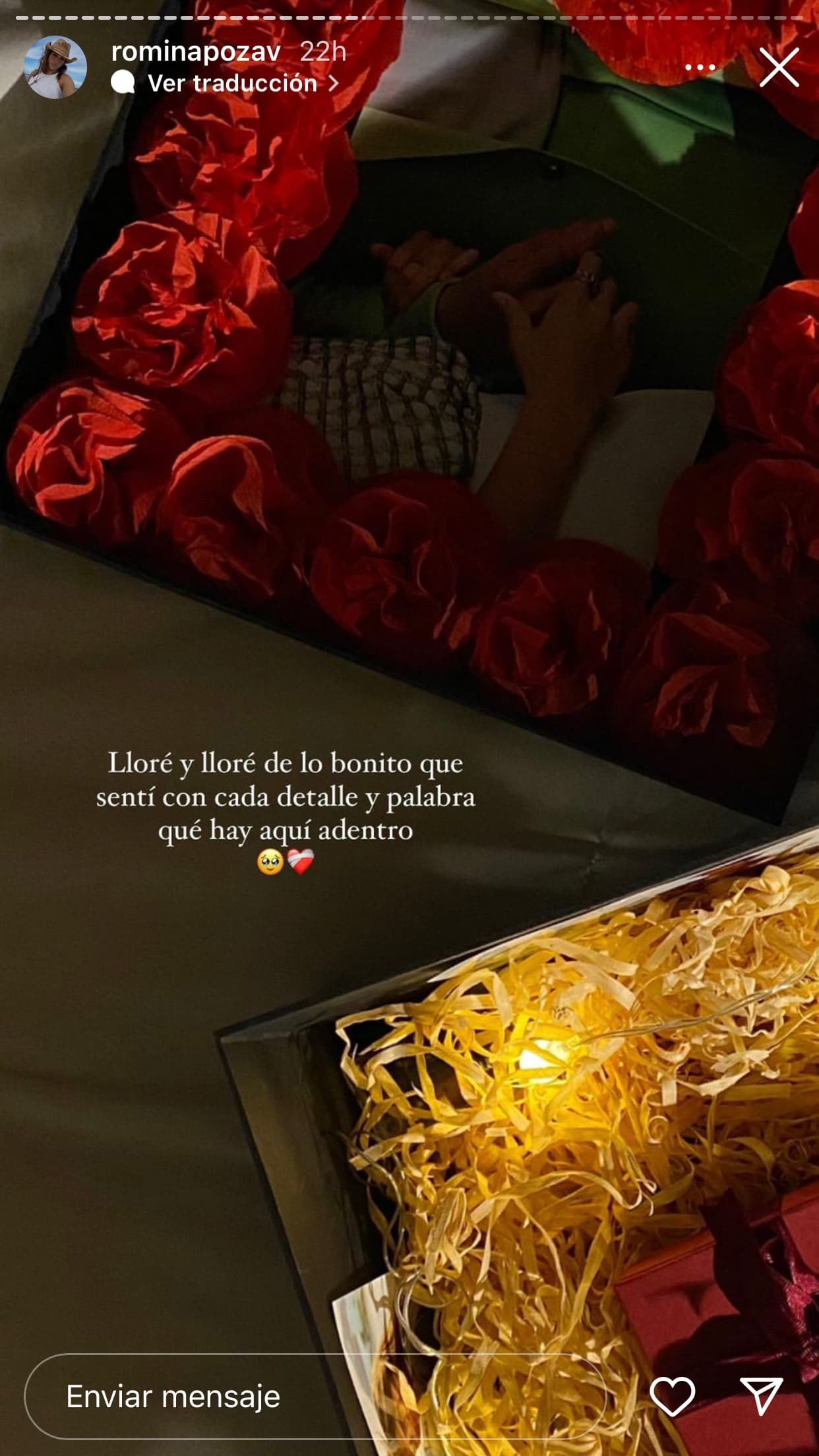 "Lloré y lloré de lo bonito que sentí con cada detalle y palabra que hay aquí adentro", externó conmovida la 
<a href="https://www.univision.com/famosos/mayrin-villanueva-hija-romina-novio-sebastian-poza-aprueba-fotos">hermana del actor Sebastián Poza</a>.