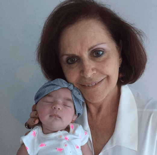 La felicidad la ha invadido en cada encuentro con los bebés de su hijo.