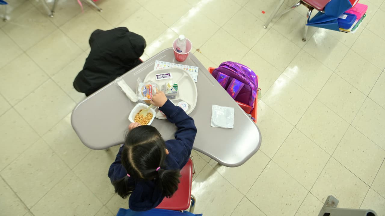 El gobierno nacional pagará por la guardería de tus hijos si necesitas ir a vacunarte contra el coronavirus