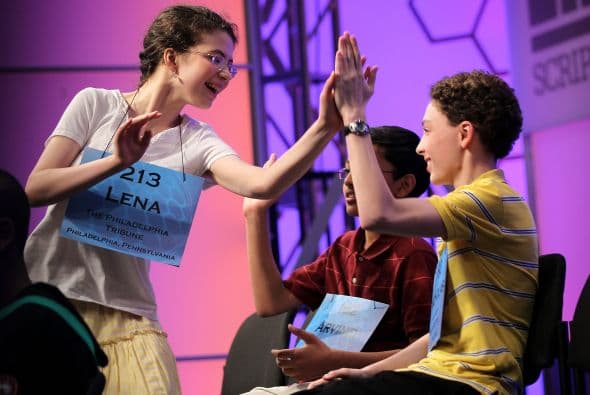 Gifton Wright, de Jamaica, también de 14 años y de octavo grado, estuvo a punto de ser el primer ganador extranjero del campeonato pero quedó empatado en cuarto lugar con Nicholas Rushlow, de Ohio, y Lena Greenber, de Pennsylvania, a quienes vemos en esta foto.