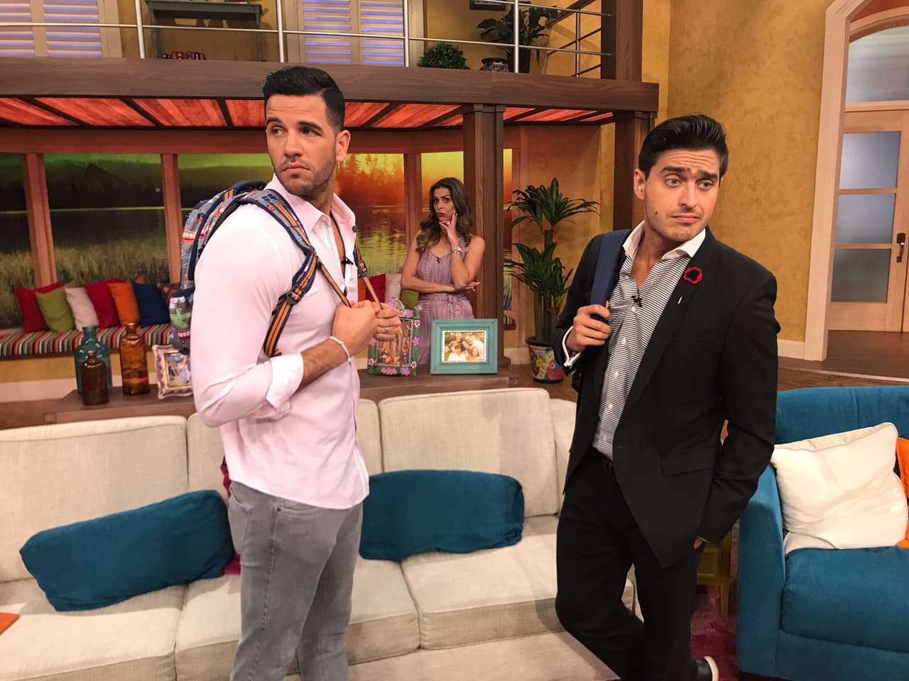 ¿Y este par de galanes qué tal? Nuestros chicos están más que listos para estudiar.