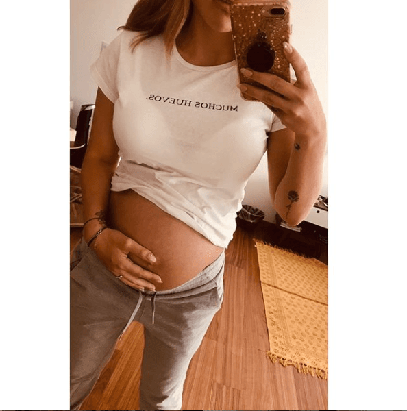 Tras la publicación de su más reciente instántanea haciendo la recomendación no hacerse perforaciones en el ombligo, 
<b>muchas seguidoras de Zuria le expresaron su apoyo</b>, pues dijeron haber pasado por una situación similar.