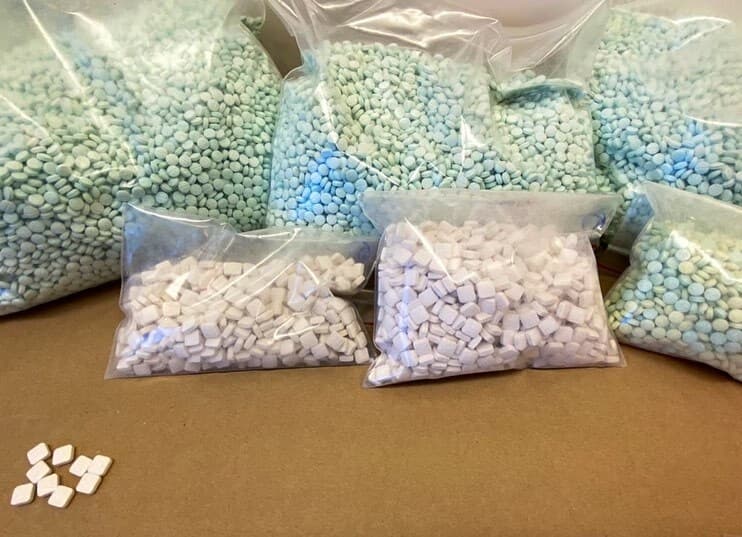 Además, la DEA Los Ángeles incautó más de 4000 libras de cocaína, 16 000 libras de metanfetamina y 337 libras de heroína.