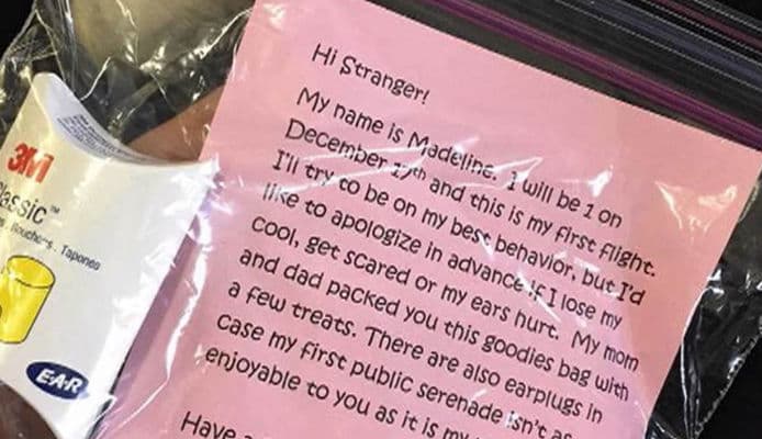 Los bebés lloran durante los vuelos y no por eso hay que darle regalitos a los pasajeros