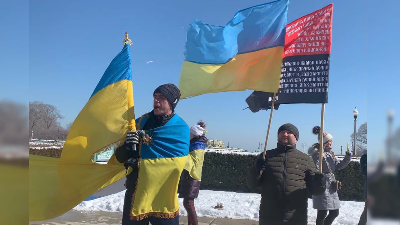 La mañana de este sábado, un grupo de unas 50 personas, integrantes de la comunidad ucraniana en Chicago, protestaron contra la intervención de Rusia en su país.