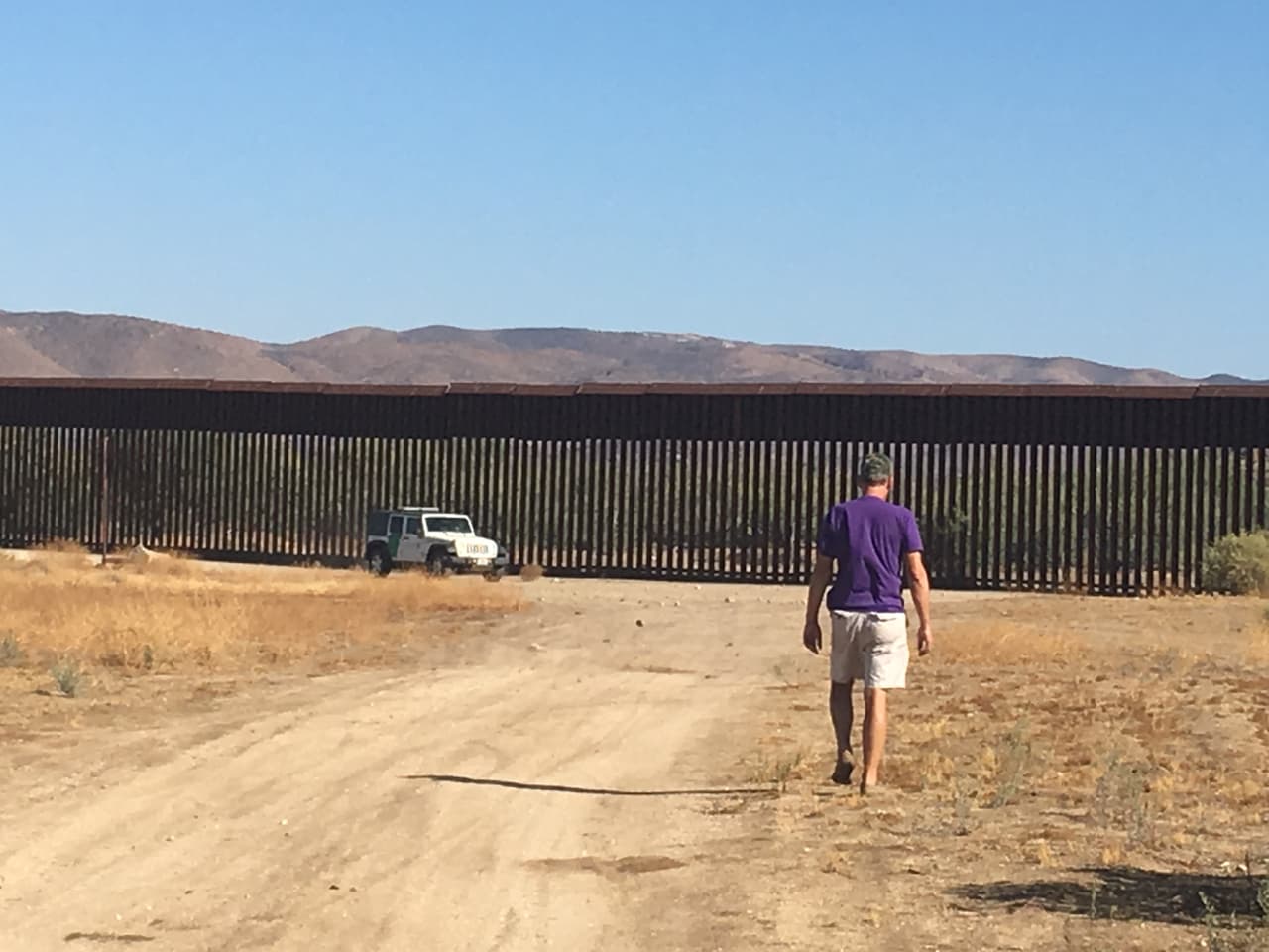 De cara a la desaparición de su proyecto, los artistas regresaron a Jacumba Hot Springs para levantar una nueva obra.