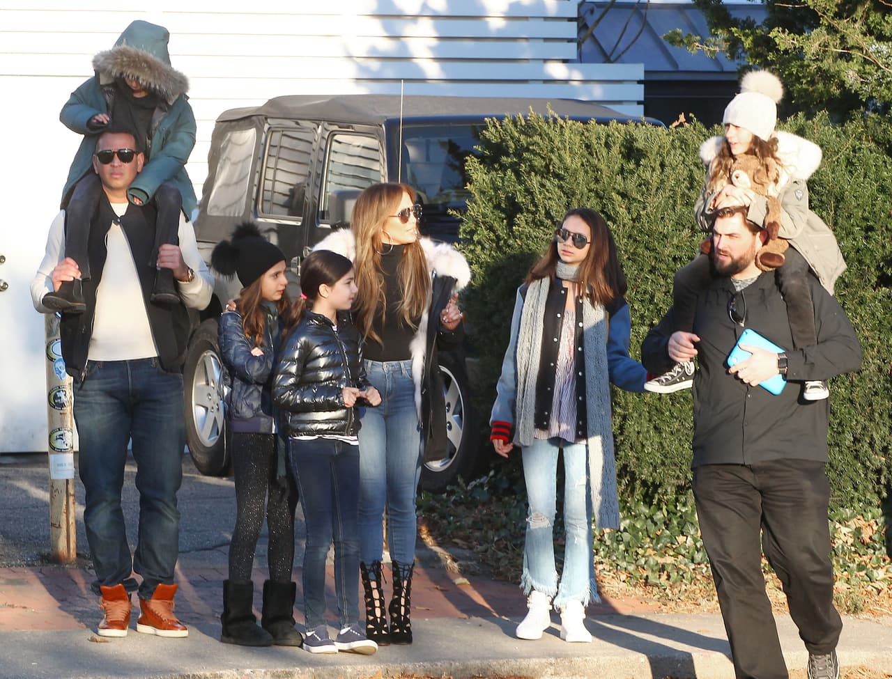 Las fotos que los muestran juntos, como familia, trascendieron poco tiempo después de que ambos admitieran que se estaban conociendo.