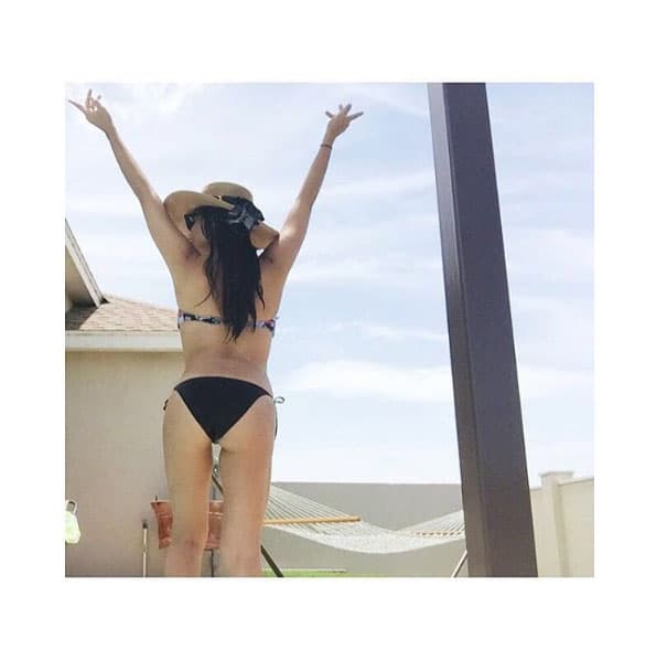 Ana Brenda Contreras también se dio su tiempo para descansar, por eso aprovechó para relajarse bajo el sol.